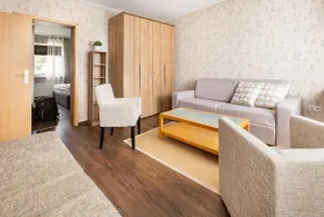 Quiet apartment with green view in urban location - Image 2