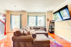 Cozy 4-bedroom Deanwood townhouse w/ free parking - Image 2