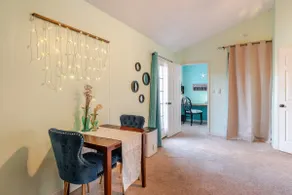 Cozy loft with parking and private patio w/ grill - Image 4