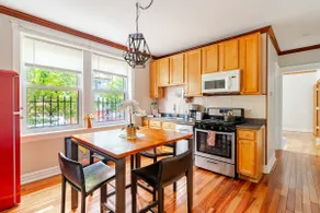 Two Bedroom w Porch in Wicker Park - Image 2