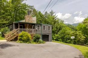 Cabin with a view in Hot Springs—walk to AT - Image 3