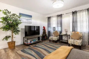 Whole House+Renovated+Pool+Lanai+BBQ+Close to All - Image 3