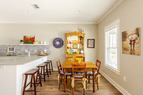 Lovely one Bedroom Sugarberry Cottage downtown. - Image 3