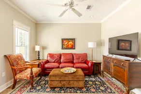 Lovely one Bedroom Sugarberry Cottage downtown. - Image 2
