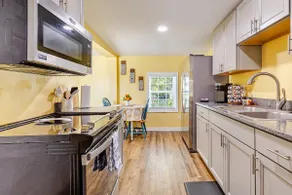 Cozy home near historic Beaufort waterfront - Image 5