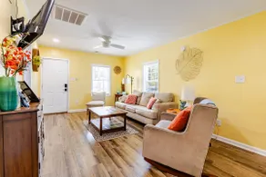 Cozy home near historic Beaufort waterfront - Image 2