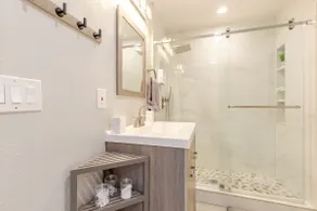 Cristy's Guest House - Image 5