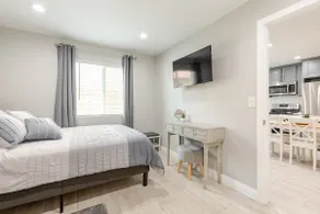 Cristy's Guest House - Image 2