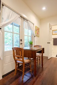 Lovely studio with pool & pickleball ct near LSU - Image 2