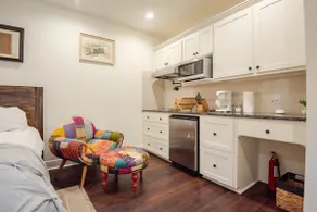Lovely studio with pool & pickleball ct near LSU - Image 5