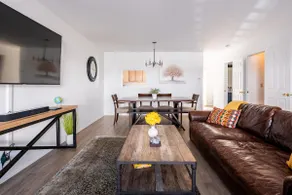 Beautiful Redone Townhome Next to Wheaton College - Image 2