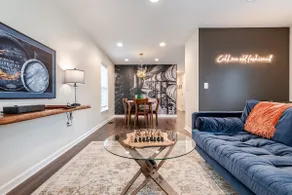 Long Pour: Top Rated Downtown Luxury Bourbon Home - Image 4