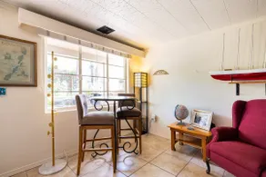 Adorable 2-bedroom suite with indoor fireplace - Image 3