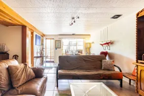Adorable 2-bedroom suite with indoor fireplace - Image 4