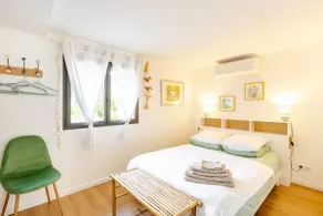Cozy apartment just steps from Lake Annecy. - Image 2