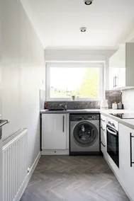 Cosy entire apartment with free on site parking - Image 3