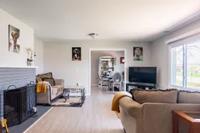 Global Vibes Parlor Renovated home,1 min to  golf course & close to two stadiums - Image 3