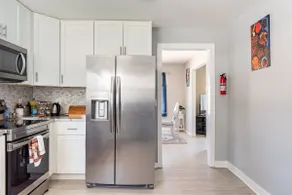 Global Vibes Parlor Renovated home,1 min to  golf course & close to two stadiums - Image 5