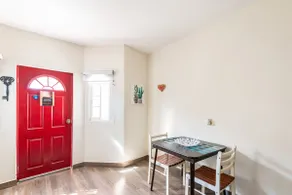Comfortable apartment, excellent location 2 - Image 4