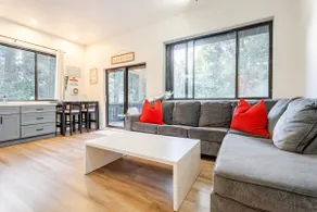 Cozy 10+ family Summer cabin by Lake Gregory - Image 2