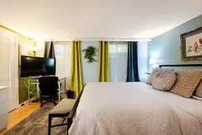Private lower level 2 bedroom suite - Image 4