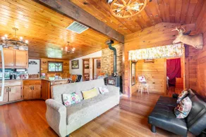 Lake Front, Rustic 3-Bedroom Cottage - Image 2
