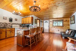 Lake Front, Rustic 3-Bedroom Cottage - Image 4