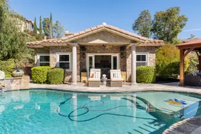 Adorable- Entire Guest House with Pool & Hot Tub! - Image 4