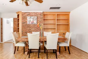 Sunny Spacious Retreat – Large Yard / Privacy - Image 4