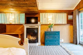 Cozy guest cottage with indoor fireplace - Image 5