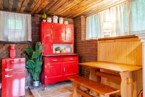 Cozy guest cottage with indoor fireplace - Image 4