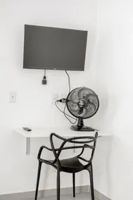 Studio with fast Wi-Fi, kitchen and laundry - Image 5