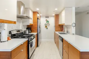 Glendale Americana 2 Bedroom 2 Bathroom Condo - Image 5
