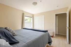 Spacious Cottage w/Vaulted Ceiling - Image 2