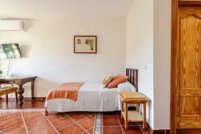 El Almendro, Escalona - Image 2