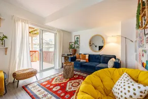 Bright and cozy guest suite - Image 2