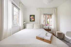 Bright and cozy guest suite - Image 3