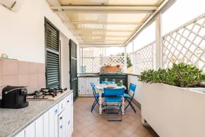Frescoed 1BR (sleeps 4) | garage | 150m to beach - Image 2