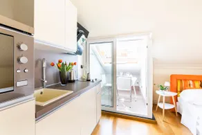 Romantic getaway | chic attic | garage & sea 150m - Image 3