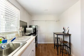 McClure Hobby Farm Guesthouse - Image 5