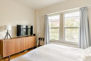 Chic & Sunny 1BD in the heart of Capitol Hill - Image 3