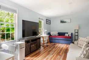 Cozy Condo in Media with Free Parking - Image 2
