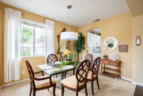 Large 5BR Executive Home - Image 2
