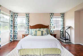 Large 5BR Executive Home - Image 4
