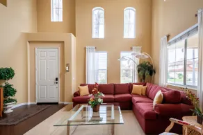 Large 5BR Executive Home - Image 3