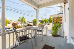 Renovated Townhouse in Heart of Downtown Mystic - Image 4
