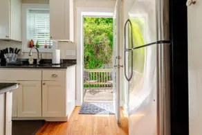Renovated Townhouse in Heart of Downtown Mystic - Image 3