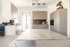 Elegant modern home - Image 3