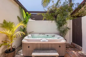 Luxury Downtown 2bd Spanish with Relaxing Spa - Image 5