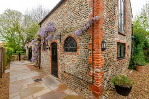 Coach House - Image 5
